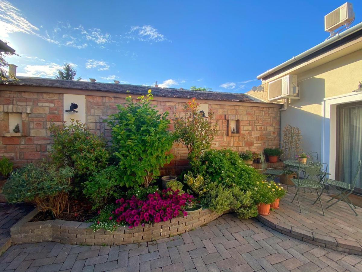 Vatus Apartmanhaz Vác Exterior foto