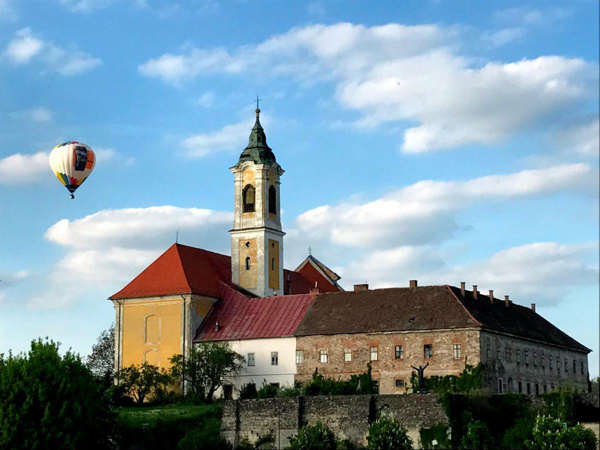 Vatus Apartmanhaz Vác Exterior foto